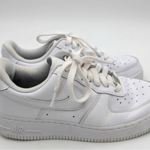 Nike Air Force 1 '07 Low Top Sneakers Shoes Women's Triple White Size US7 EU38 - Picture 3 of 10